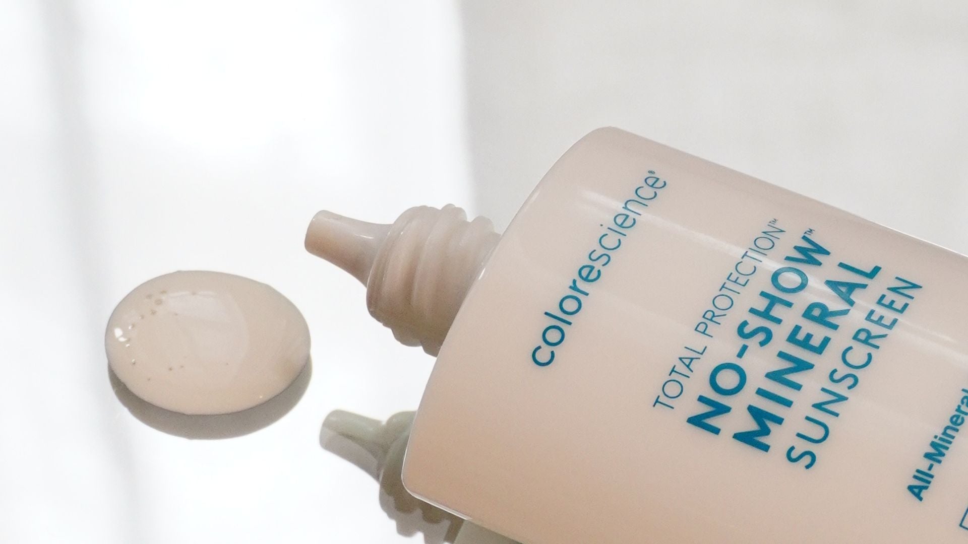 SOLCREME TIL ANSIGTET - Sara Lorentsen Skin Expert