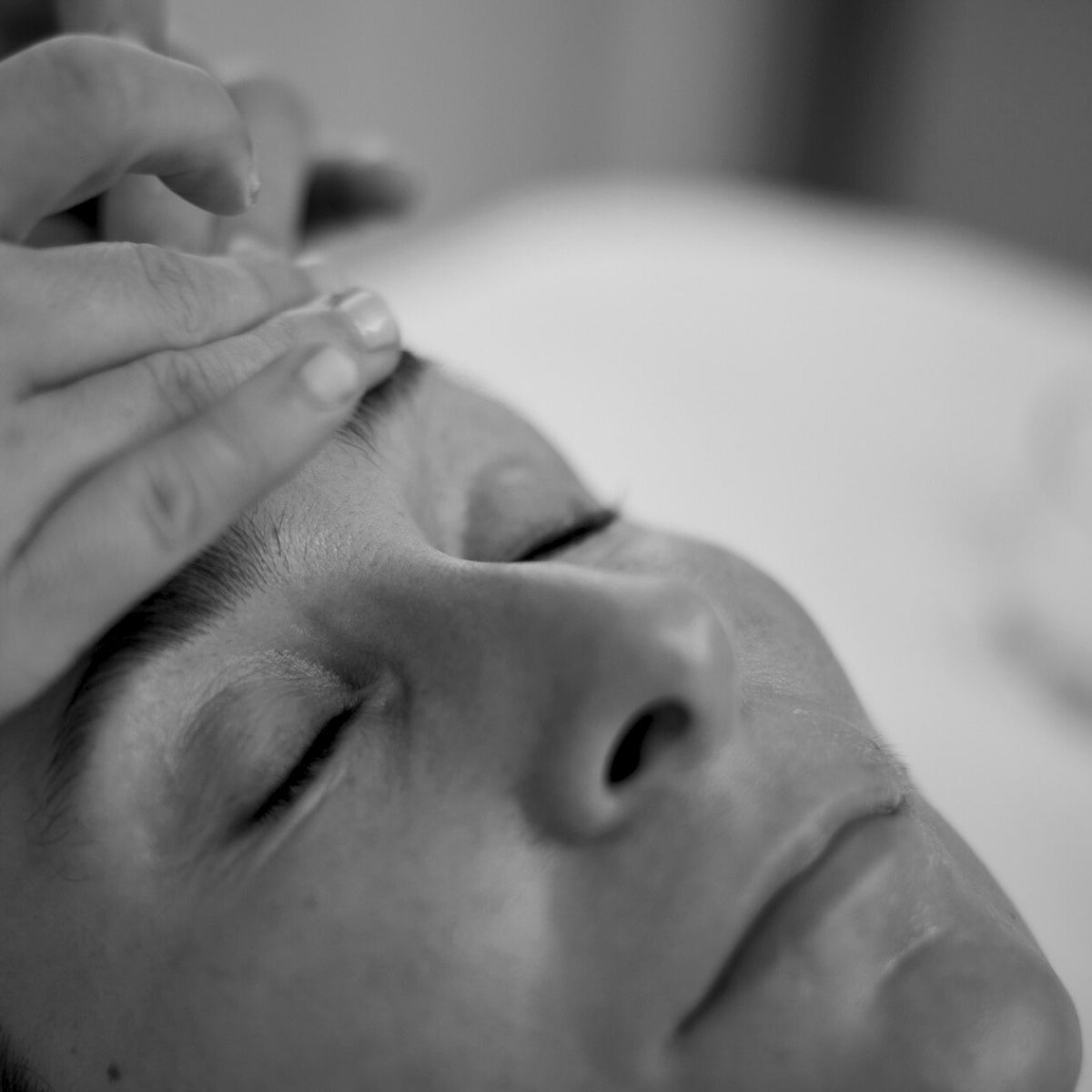 Lift & Relax 60 min Ansigtsbehandling - OBSIDO SKIN STUDIO APS