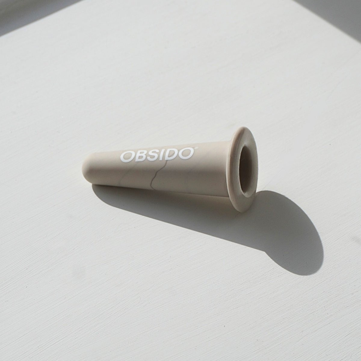 OBSIDO Velvet Mini Facial Cup – blød silikonekop til ansigtscupping mod fine linjer og træt hud