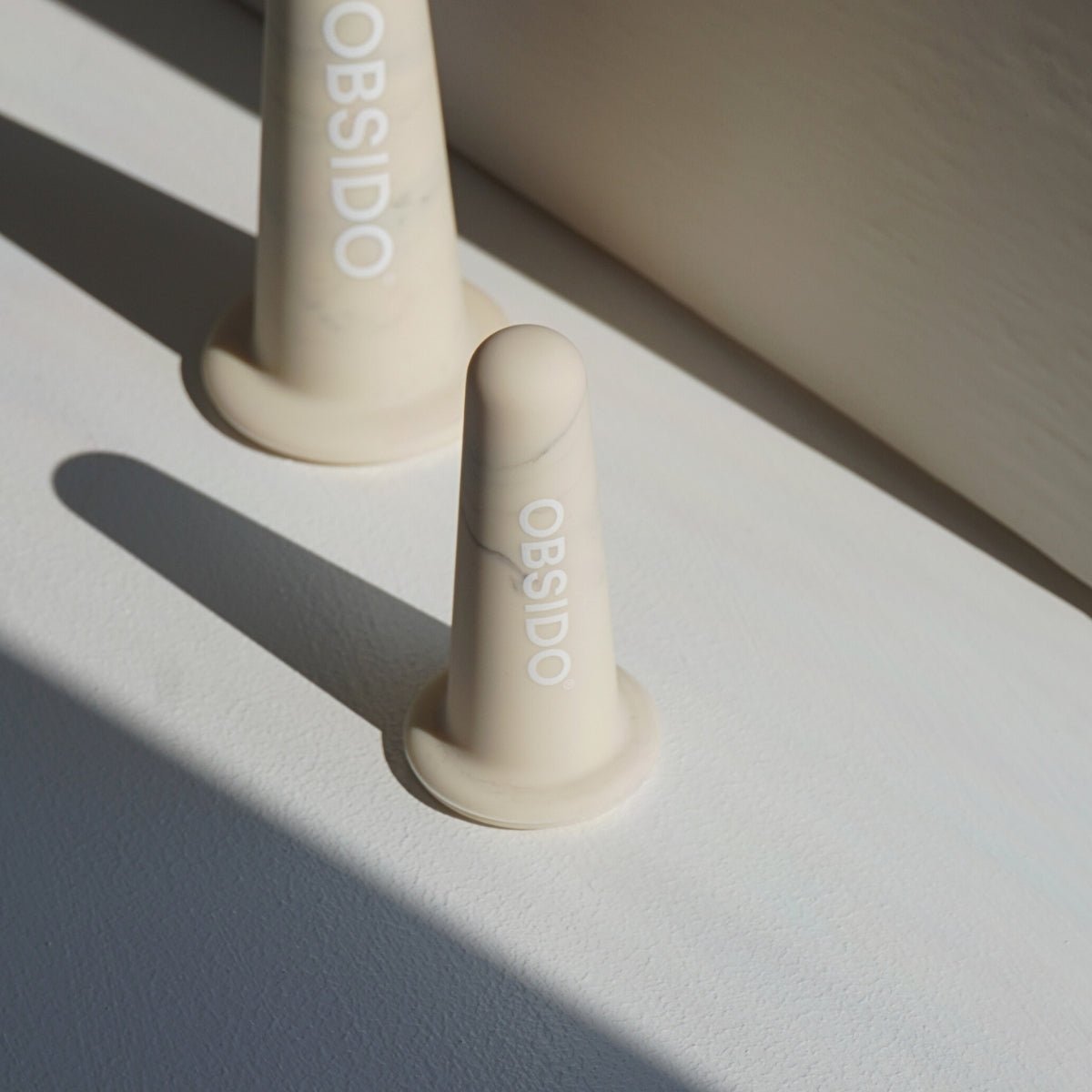 OBSIDO Velvet Mini Facial Cup – blød silikonekop til ansigtscupping mod fine linjer og træt hud