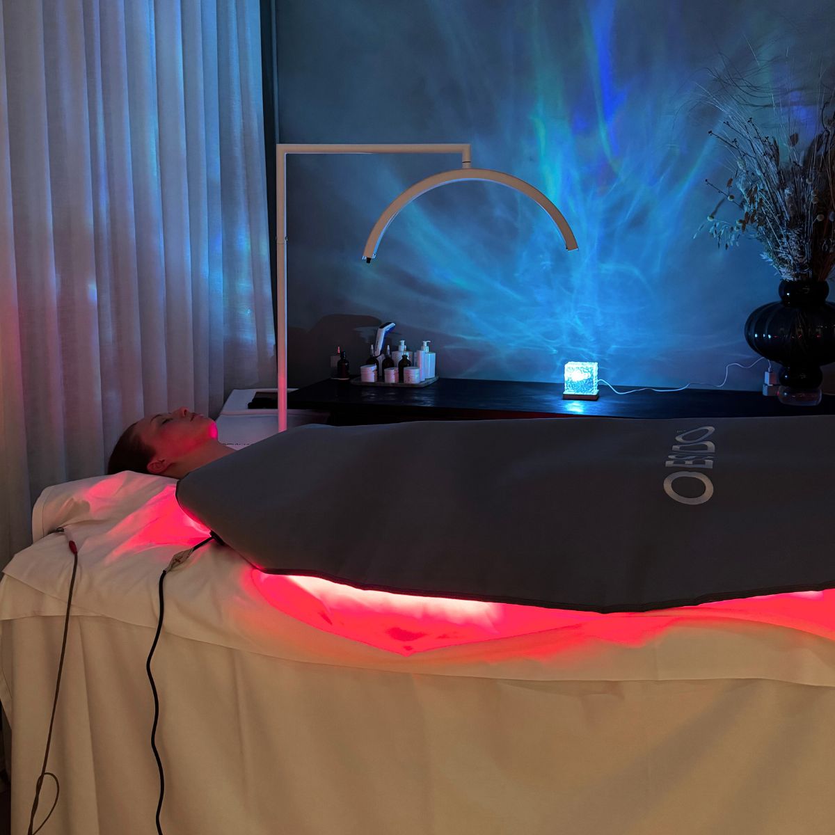 Triple Wave Therapy Blanket behandling - OBSIDO SKIN STUDIO APS