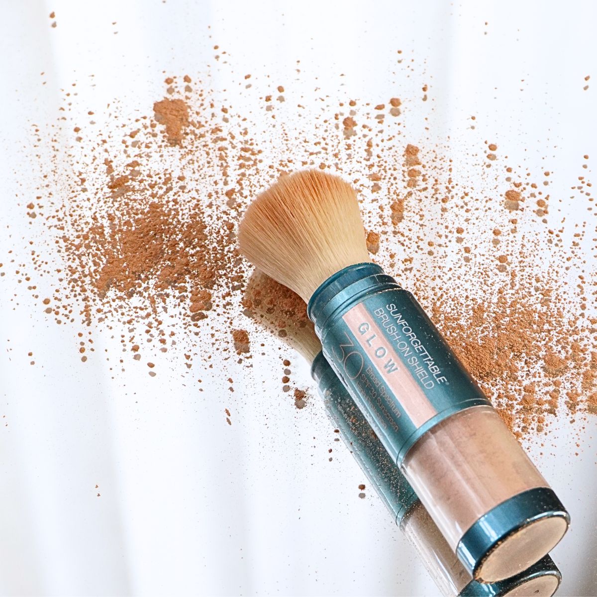 Brush - on Shield Glow SPF 30 - Sara Lorentsen Skin Expert