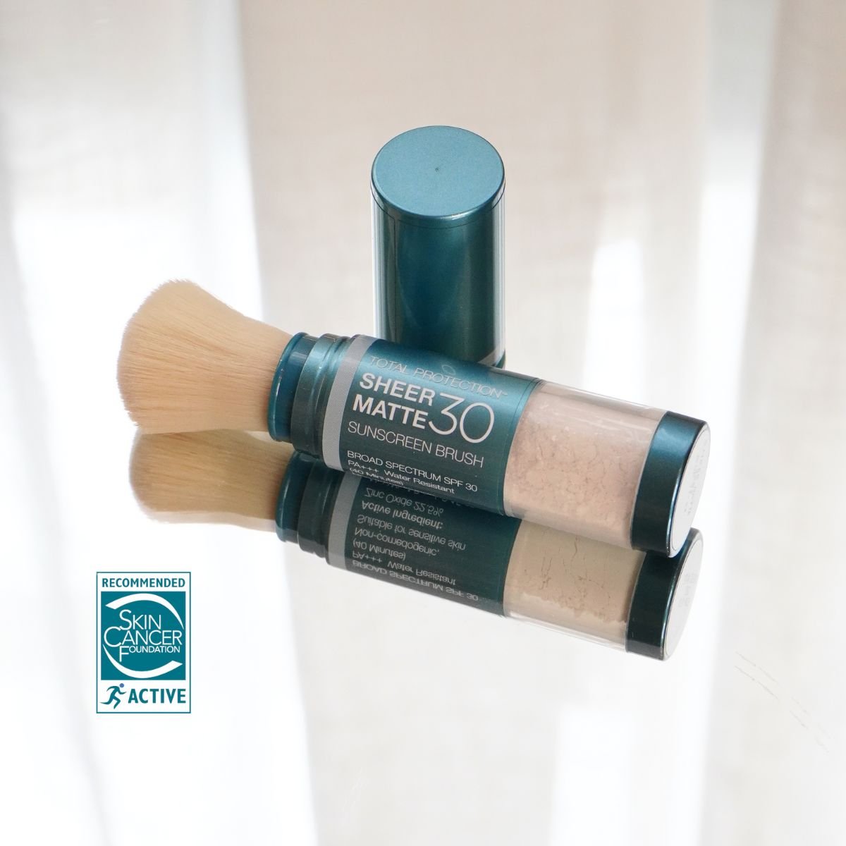 Sheer Matte SPF 30 Sunscreen Brush - Transparent pudder - Sara Lorentsen Skin Expert