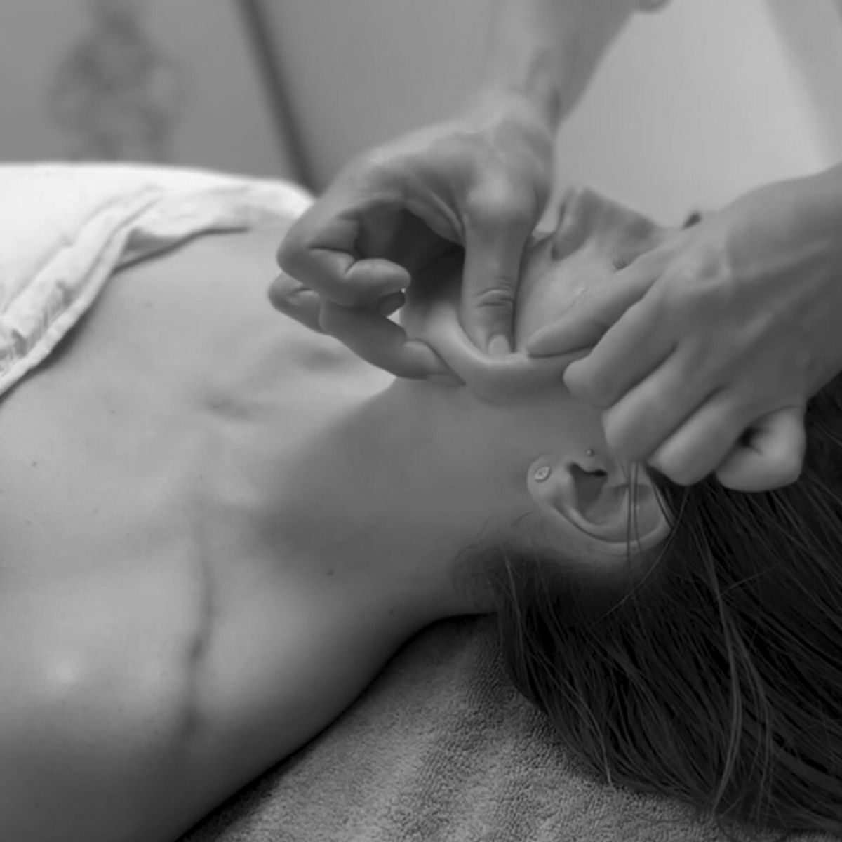 Modul 1: The SkinSoul Release - Myofascial & Scalp - The SkinSoul Method - OBSIDOSTUDIO.COM